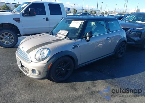 2013 Mini Hardtop Cooper z USA, uszkodzony, nr VIN WMWSU3C55DT686298
